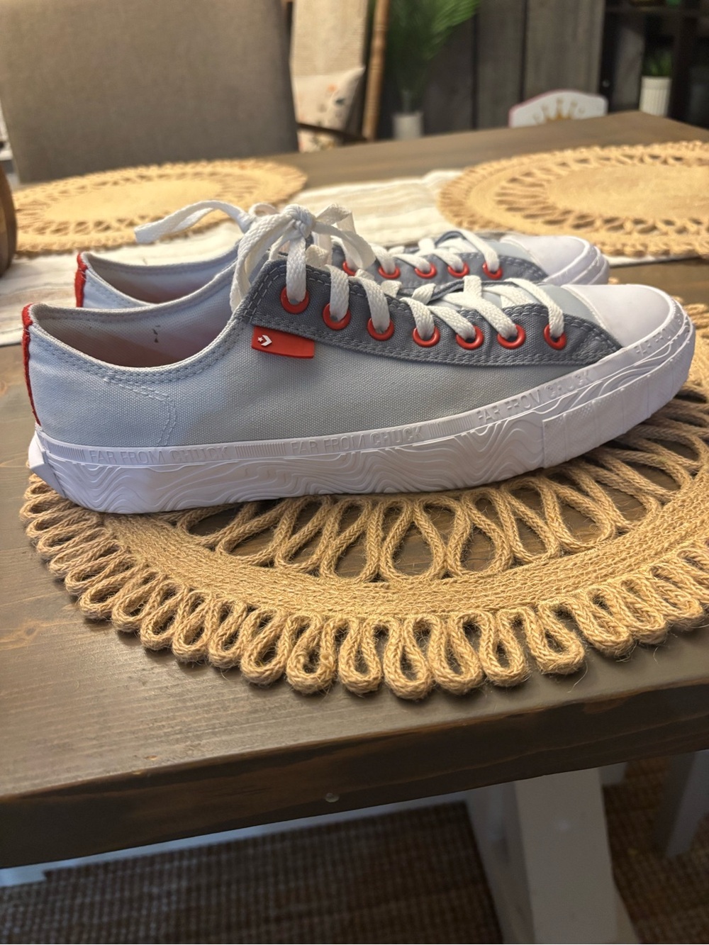 Men's Low-Top Sneakers in Light Gray with Red Accents